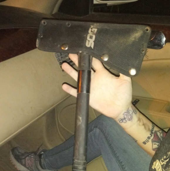 SOG hatchet - Picture 2 of 5